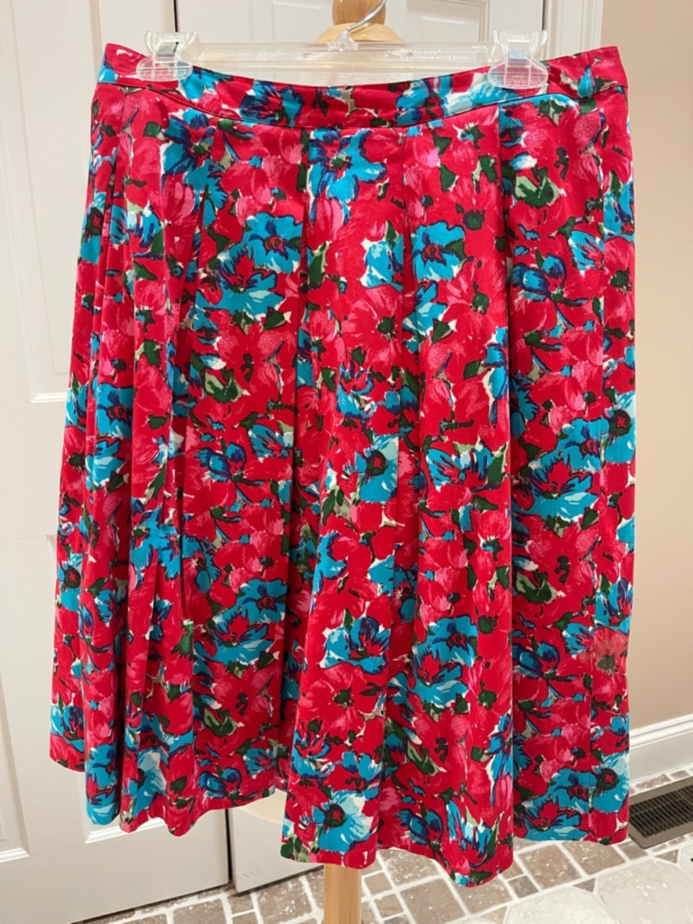 Talbots Floral Pleated Midi Skirt floral red blue Sz 6